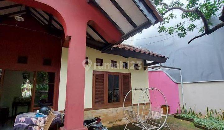 Rumah 2 lantai kokoh, asri, dan rapi dekat gerbang tol 2