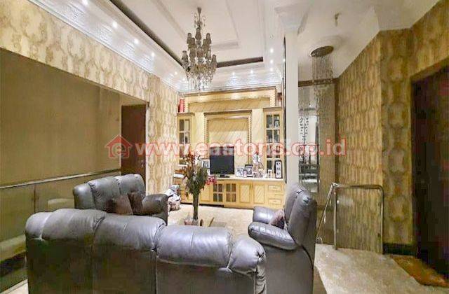 Rumah 3 Lantai Bagus Furnished di Taman Palem, Jakarta Barat 2