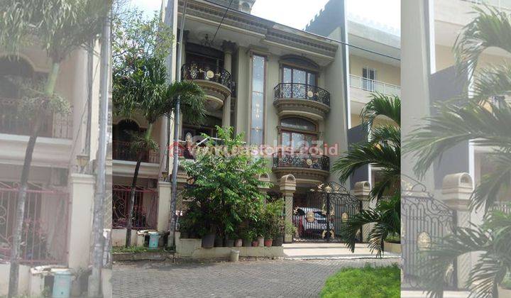 Rumah 3 Lantai Bagus Furnished di Taman Palem, Jakarta Barat 1