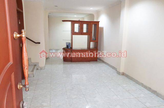 Dijual Rumah 2 Lantai Bagus Unfurnished di Taman Palem, Jakarta Barat 2