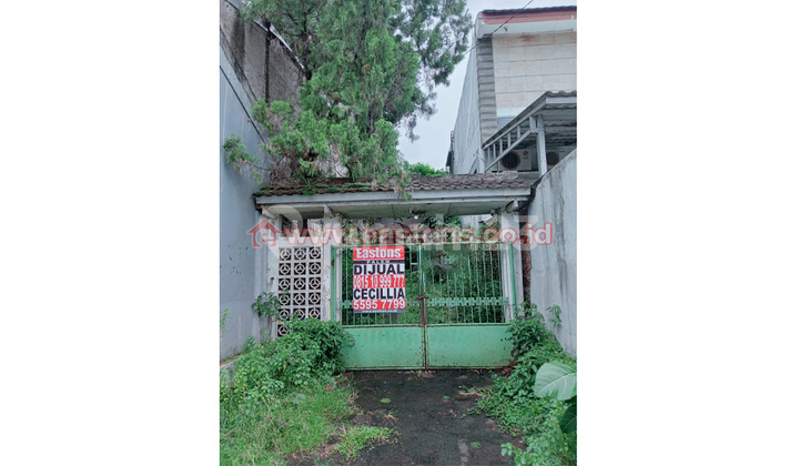 For Sale House in Pasar Minggu, South Jakarta, Flood-Free, Spacious Yard
