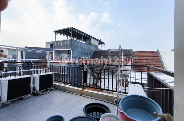 Nice House Unfurnished SHM Taman Palem, West Jakarta