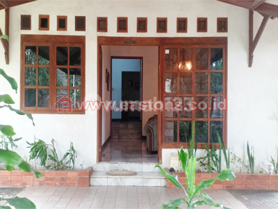 For Sale House in Pasar Minggu, South Jakarta, Flood-Free, Spacious Yard 2