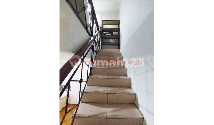 Rumah Bagus Unfurnished SHM Taman Palem, Jakarta Barat 2