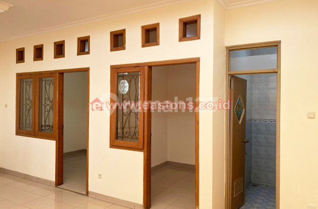 Rumah Bagus Unfurnished SHM Taman Palem, Jakarta Barat 2