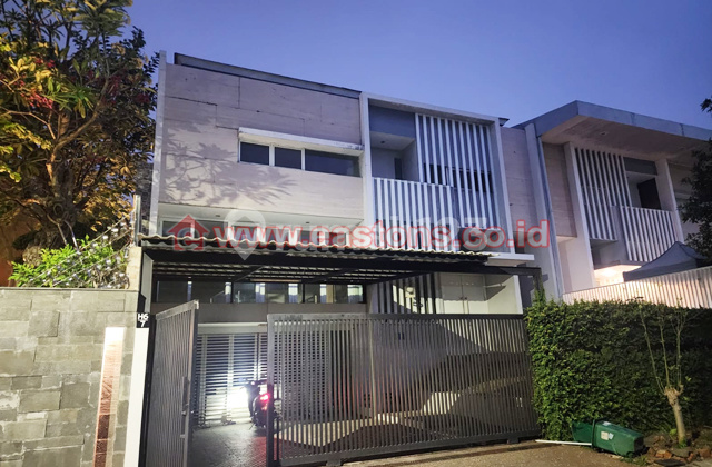 Rumah 3 Lantai Sudah Renovasi di Citra Garden, Jakarta Barat