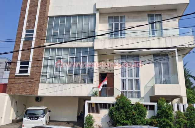 Rumah Bagus Semi Furnished SHM Citra Garden 2, Jakarta Barat 2