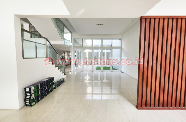 Rumah 3 Lantai Sudah Renovasi di Citra Garden, Jakarta Barat 2