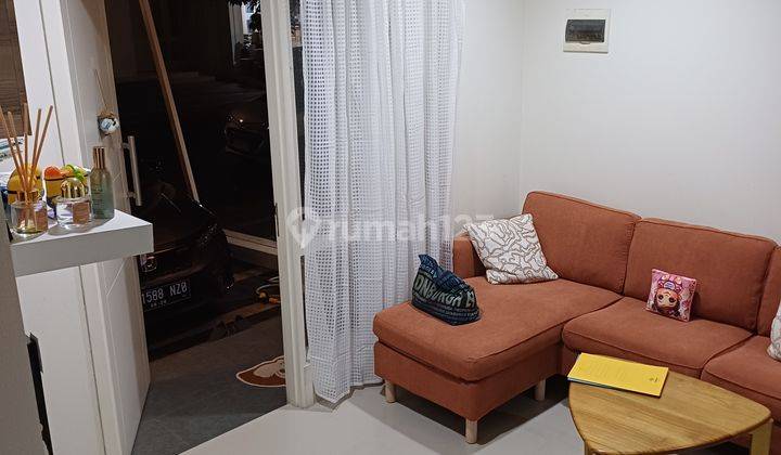ruang tamu rumah 2 lantai furnish siap
