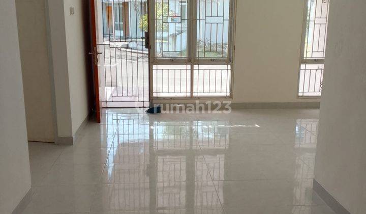 Rumah Bagus Depan Taman Siap Huni Strategis Di Citra Maja 2