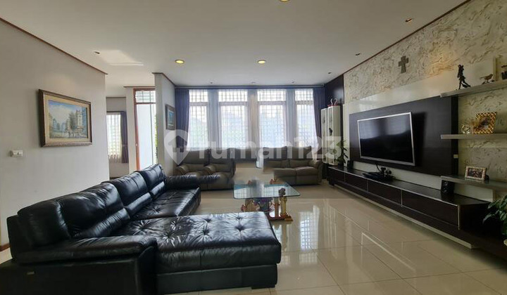 Luxury House With Swimming Pool, Setraduta Bandung 2