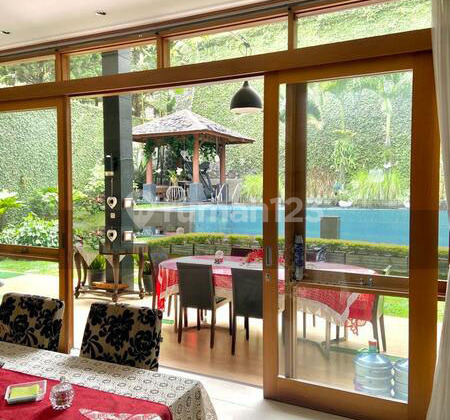 Luxury House With Swimming Pool, Setraduta Bandung