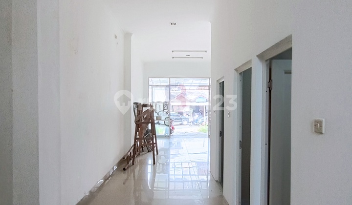 Roadside Shop House, Strategic Location Near Ciputat Market