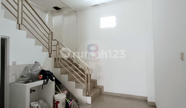 Ruko 3 Lantai Sewa Jual Lokasi Strategis Pinggir Jalan Raya Dekat Pasar Ciputat Ruko 3 Lantai Sewa Jual Lokasi Strategis Pinggir Jalan Raya Dekat Pasar Ciputat