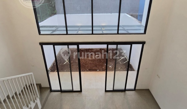 Rumah Baru Cantik Siap Huni Dekat Pintu Toll Joglo Jakarta Barat