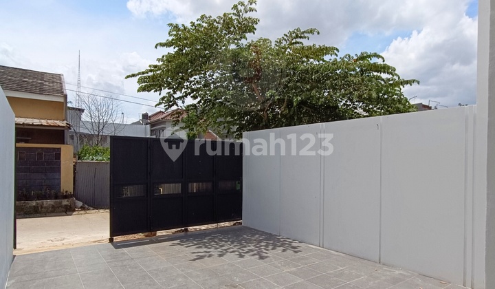 New House Brand New Ready to Live in Plot DKI Jakarta West 2