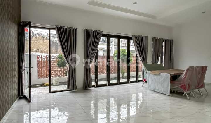 New 3-Story House in Cluster Near Meruya Toll Gate 2