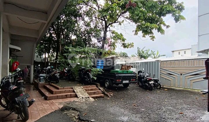 Bangunan Lama Hitung Tanah Pinggir Jalan Raya Joglo Jakarta Barat Bangunan Lama Hitung Tanah Pinggir Jalan Raya Joglo Jakarta Barat