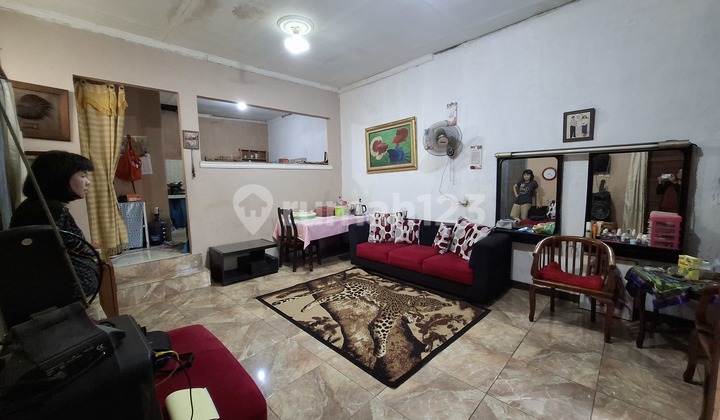 Rn House on Dr Setiabudi Street, Pondok Aren. Land area 80m². 2 bedrooms. Unfurnished. SHM
