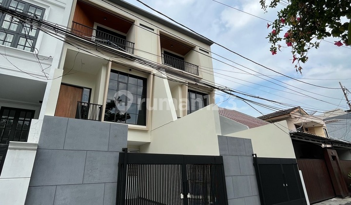 Dijual Rumah 3 Lantai di Tomang – Jakarta Barat Dijual Rumah 3 Lantai di Tomang – Jakarta Barat