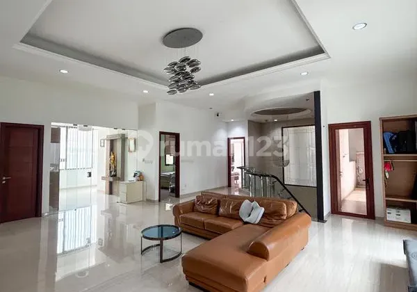 Yd, Dijual Rumah Modern Minimalis di Sutera Amarylis