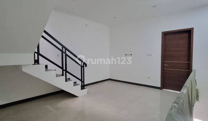 Dijual Rumah Usaha Baru di Villa Melati Mas 1