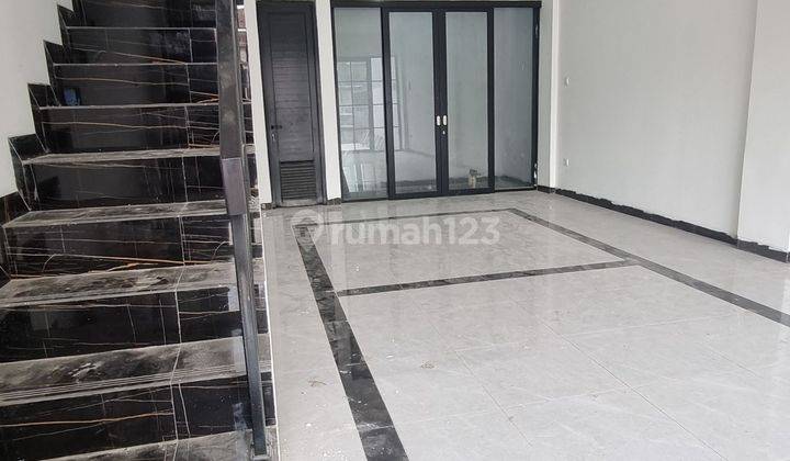 Dijual Rumah Usaha Baru di Villa Melati Mas 2