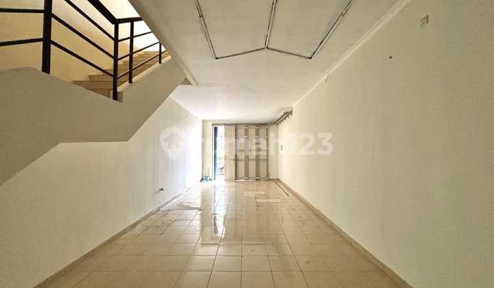 Cheap Ready-to-Use Shop House for Sale in Alicante, Gading Serpong