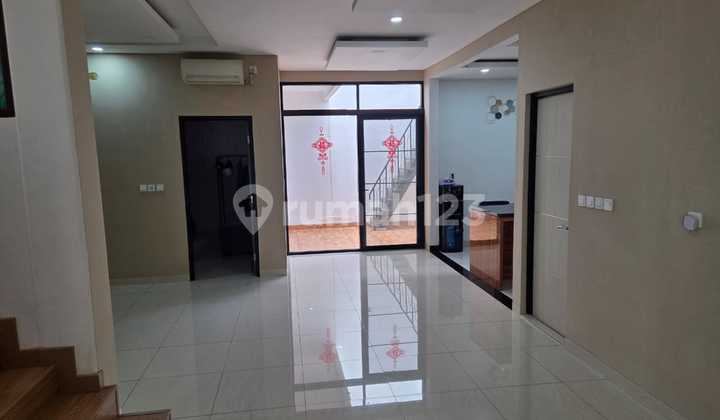 Dijual Rumah Di cluster harmoni Alam Sutera Tangerang Selatan . Lt 240m². Hadap Utara