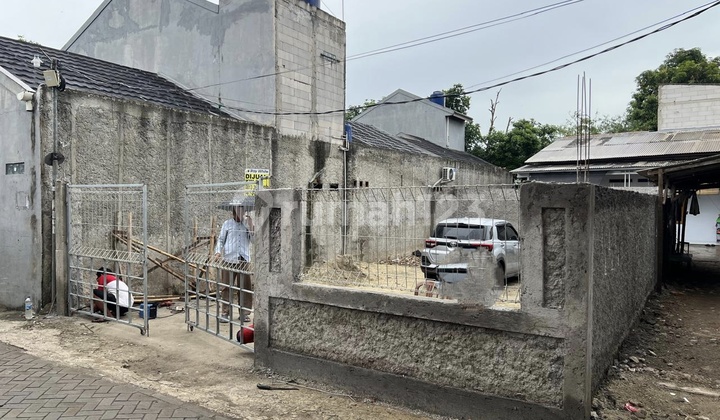 For Sale: Land with Car Access, 5 Minutes to Alam Sutera, Suitable for Residence, Boarding House, and Rental. Located on Jl. Hr Rasuna Said, 50 Meters from the Main Road.  

Details:  
- Land Area: 136m² (8m x 17m)  
- Vacant Land, No Permanent Buildings  
- Price: IDR 9 million/m² (negotiable)