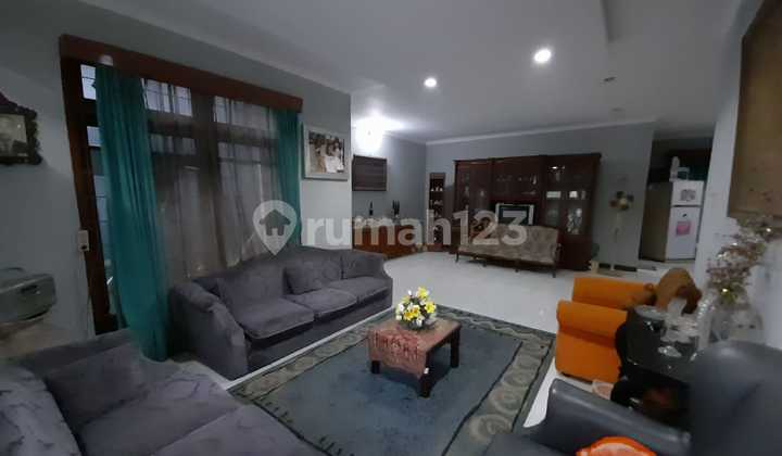 For Sale: Boarding House in Kemang Area, Land Size 450M², Building Size 500M², Consists Of: * Main House * Pavilion 1* Boarding House: - 7 Units (Each Room Has a Bathroom), 2 Floors. SHM (Freehold Title). Price 17 Billion (Negotiable).