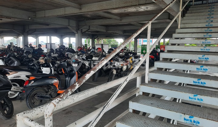 Still Crowded and Operating!! Motorcycle & Car Parking Near St. Depok Baru. There Are 2 Futsal Courts and 4 Offices. Still Crowded and Operating!! Motorcycle & Car Parking Near St. Depok Baru. There Are 2 Futsal Courts and 4 Offices.