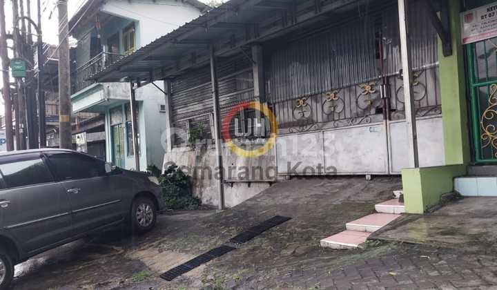 Rumah lama di daerah Gombel, 1