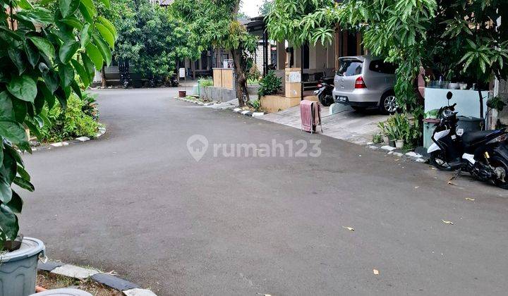 Rumah 2 Lantai Strategis Dekat Pasar Segar Graha Raya, Rn 2