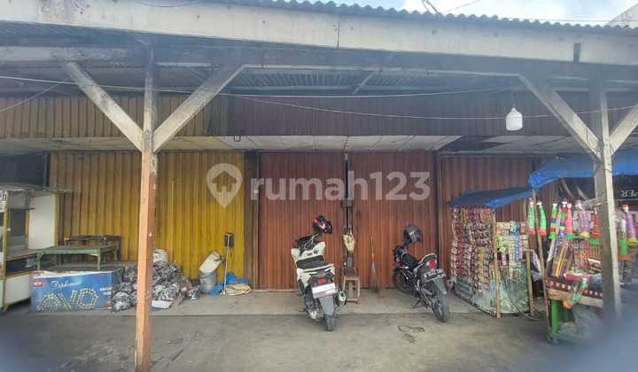 For Rent 3 Adjacent Kiosks Location on Main Road in Front of Pasar Kemis