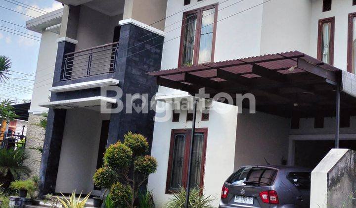 RUMAH 2 LANTAI SIAP HUNI DEKAT RS DR OEN 1