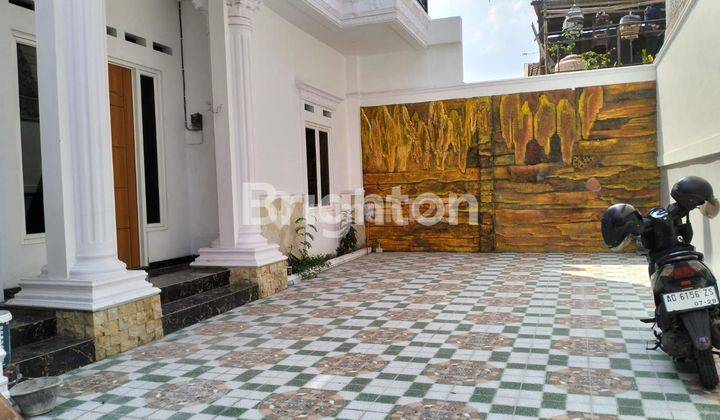 RUMAH MODERN CLASIC KOLAM RENANG MURAH DEKAT MANAHAN 1