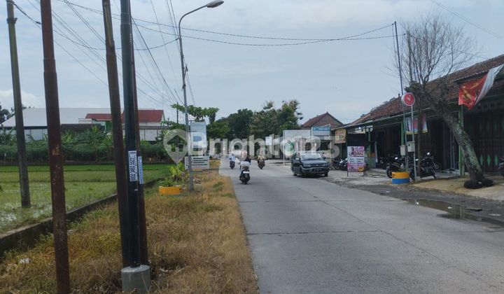 DRY LAND NEAR THE AIRPORT