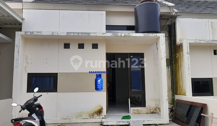 Ready-to-Occupy House in Manyar Gresik Housing Complex