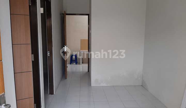Ready-to-Occupy House in Manyar Gresik Housing Complex 2