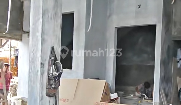 New House by the Road Central Jakarta Strategic 2