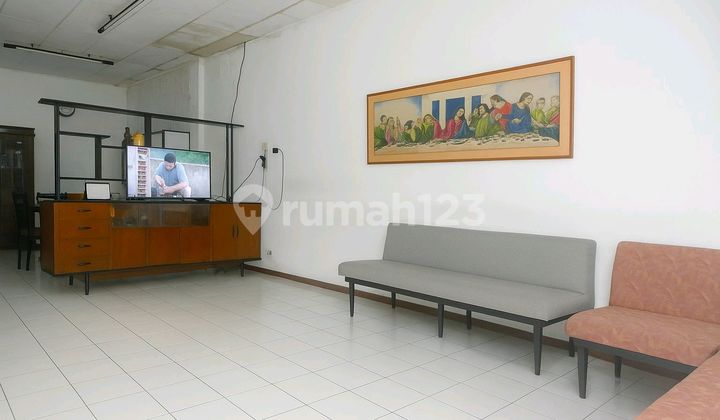 House Ready to Be Converted into Boarding House Behind Gajah Mada Plaza House Ready to Be Converted into Boarding House Behind Gajah Mada Plaza