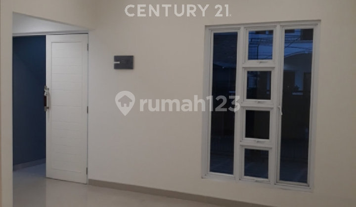 Rumah 2.5Lt. Minimalis, Baru,3+2KT Ada Rooftop Di Janur Kuning Th 1