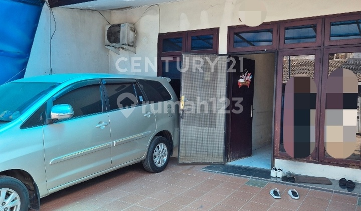 Rumah Di Kelapa Hibrida Menghadap Utara 