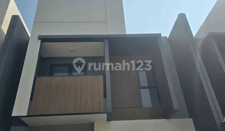 Disewakan Rumah Di Sumarecon Crown Gading Cluster Regia Disewakan Rumah Di Sumarecon Crown Gading Cluster Regia