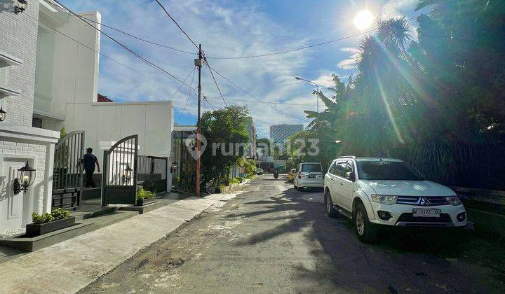 Dijual Rumah Baru Design Colonial Modern di Kertajaya Indah 2