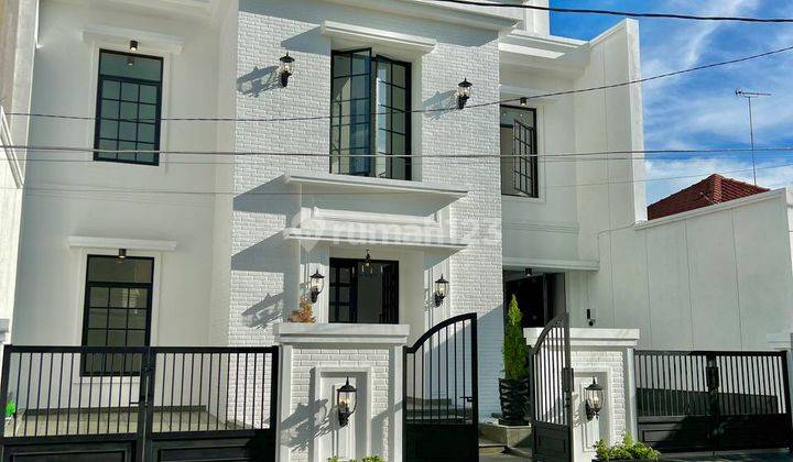 Dijual Rumah Baru Design Colonial Modern di Kertajaya Indah 1