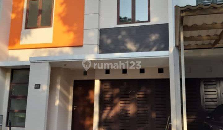 rumah 2 lantai deket pool di cluster madrid palem semi karawaci 1