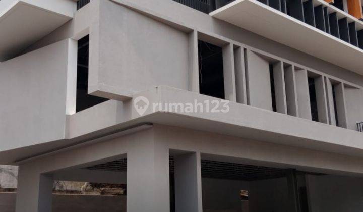 Disewakan Bangunan Baru 3 Lantai di Cilandak Jakarta 1