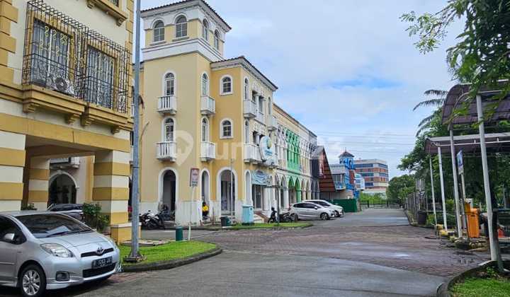 Super Strategic Shop House by Main Road, Near Toll Gate Access in Lippo Karawaci 2